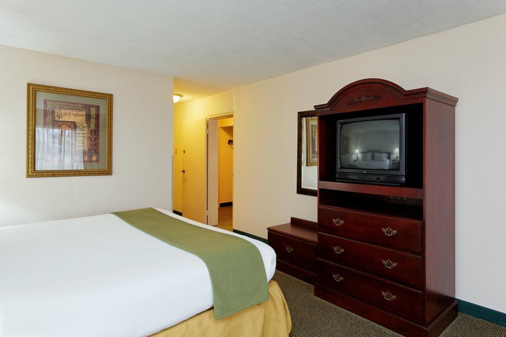Holiday Inn Express Hotel & Suites Huntsville University Drive Rom bilde